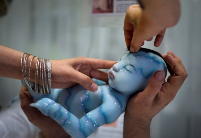 Удивительные экспонаты выставки кукол в Испании