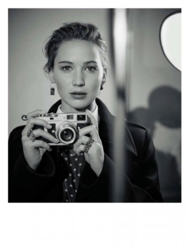 Звезда «Голодных игр» снялась в эффектной фотосессии для Christian Dior 3