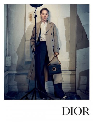 Звезда «Голодных игр» снялась в эффектной фотосессии для Christian Dior 2