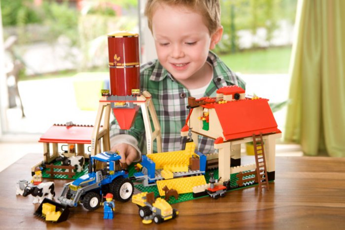  ,     Lego?