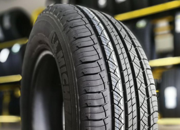        Michelin Latitude Tour HP.   